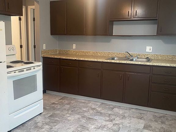4th image of 17572 Lake Shore Blvd #W201