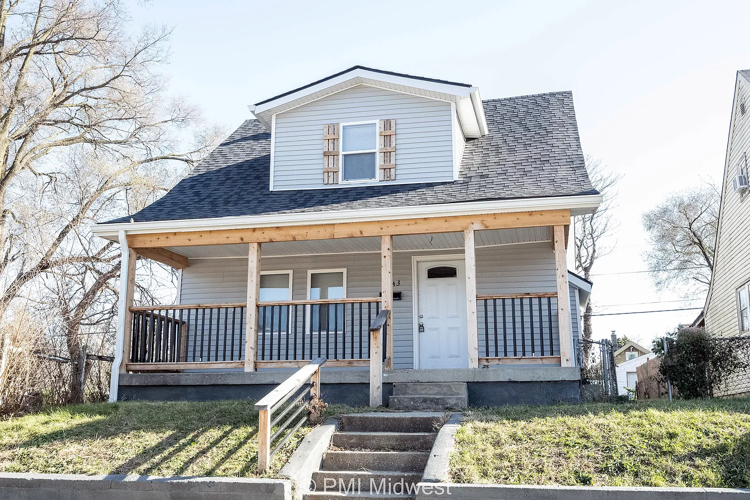 1043 N Mount St photo 1