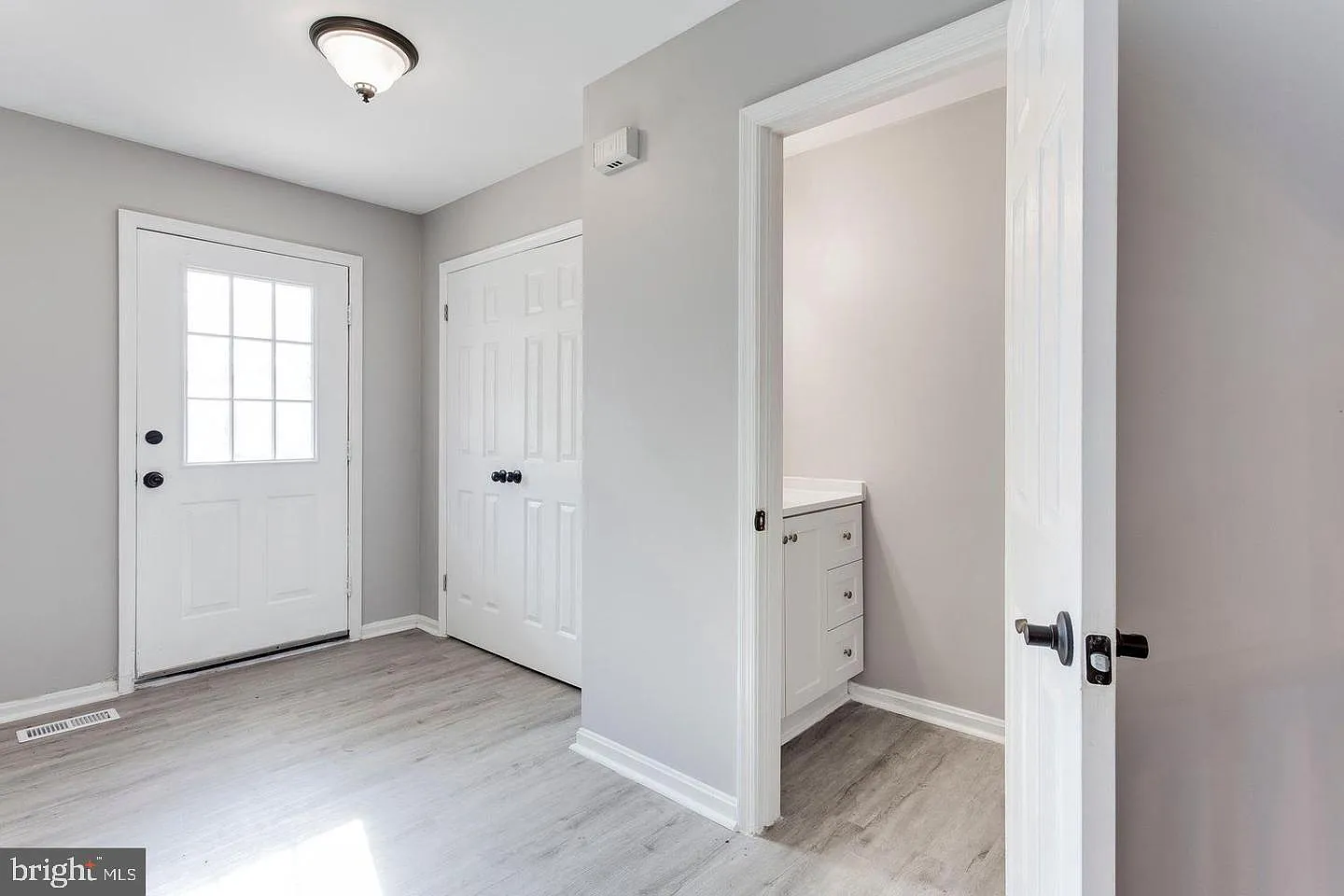 3 bed, 3.5 bath, 2112 sqft, $3,100 — Photo 3
