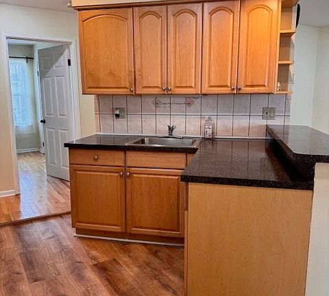 4th image of 1345 E Wyndham Cir #103