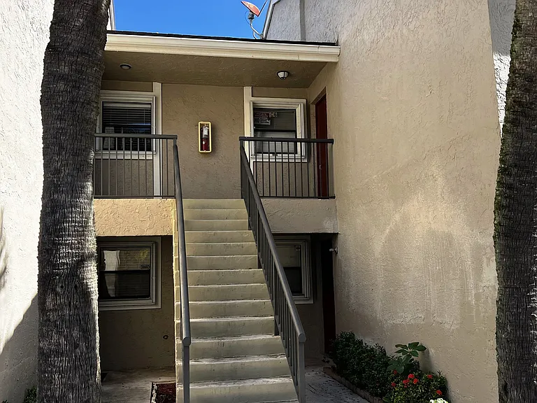 9617 Riverside Dr #6 — Photo 39