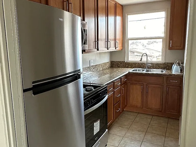 4529 Cleveland Ave #C — Photo 2