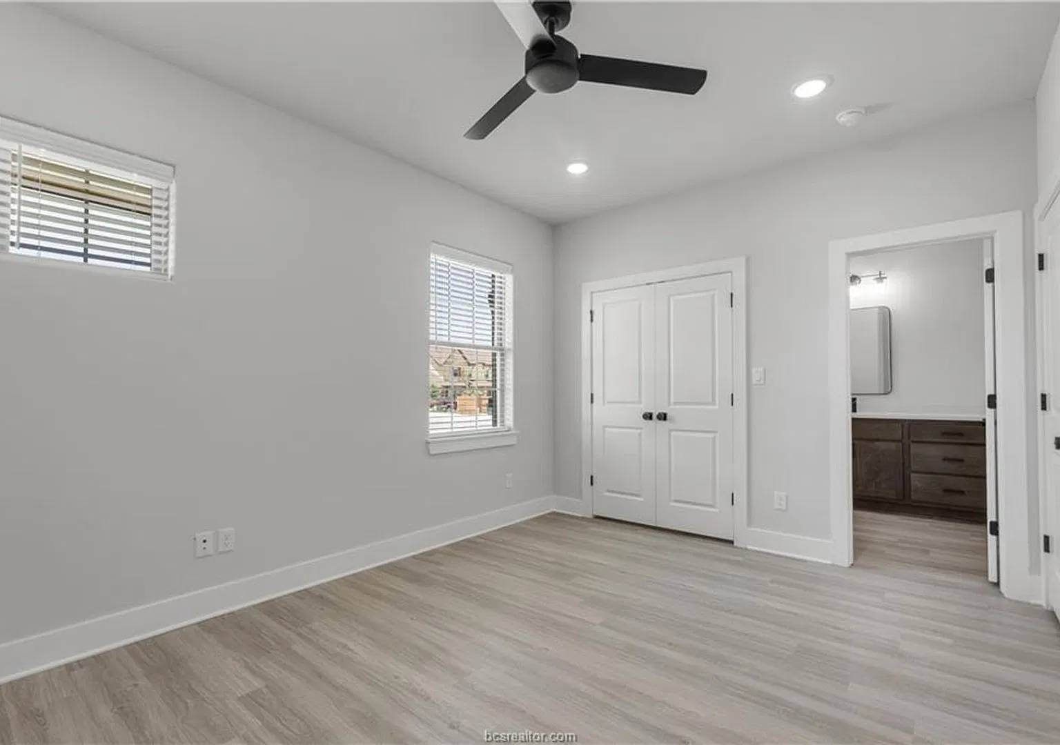 4 Bed, 4 Bath Brand New Barracks Unit for Fall 2026 Pre-Lease! — Photo 3