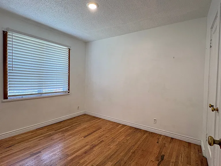 2739 S Melbourne St — Photo 6