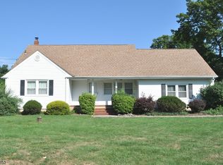 37 Deerfield Rd, Somerset, NJ 08873