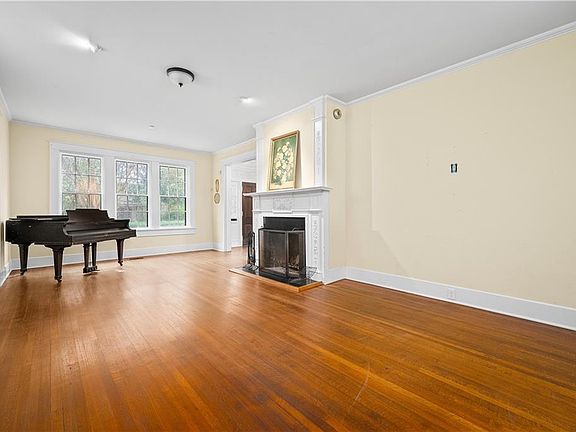 5th image of 1924 Marye St
