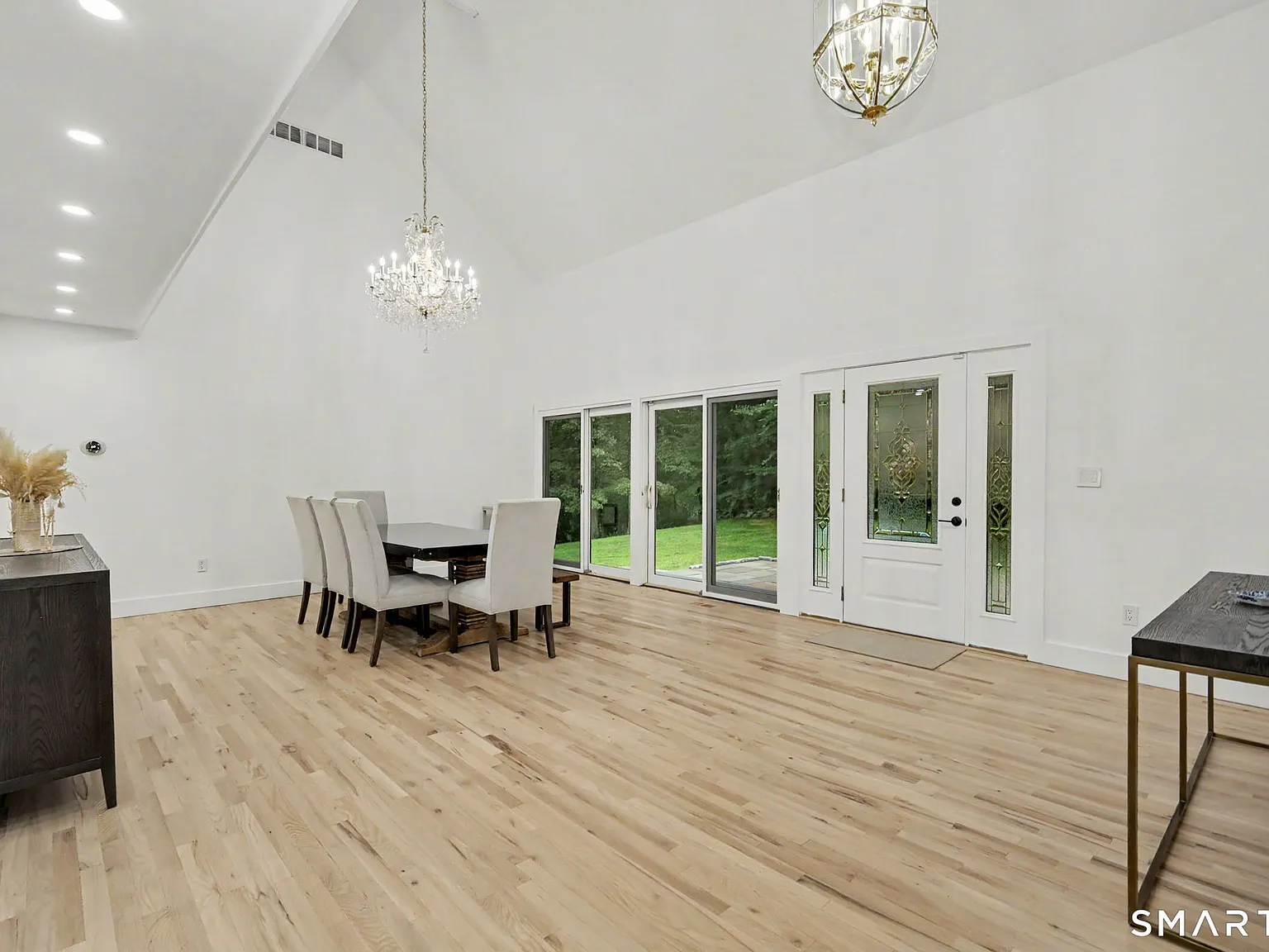 5 bed, 4.0 bath, 4577 sqft, $11,000 — Photo 4