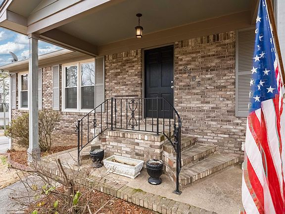 4th image of 2265 Larkspur Dr