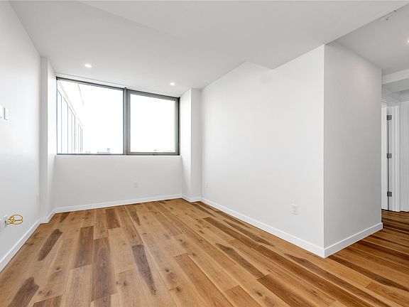 4th image of 83-67 116th St #703