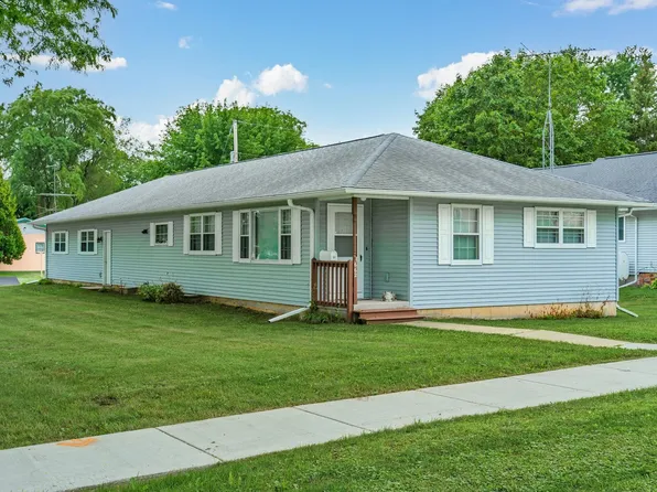 662 11th St, Baraboo, WI 53913