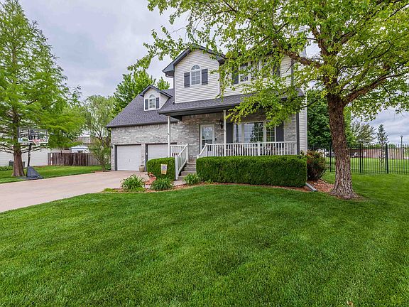 2nd image of 812 Rushwood Ct