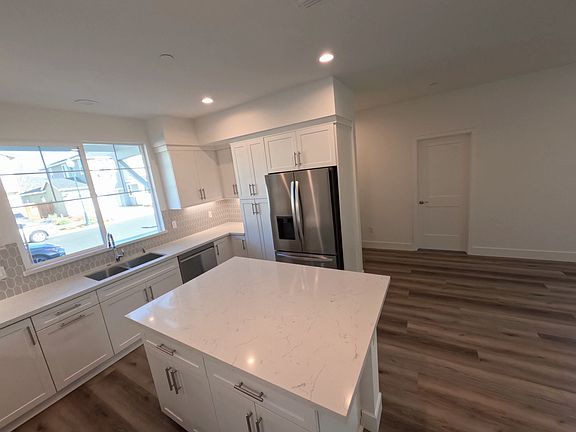 4th image of 2716 Amora Cir