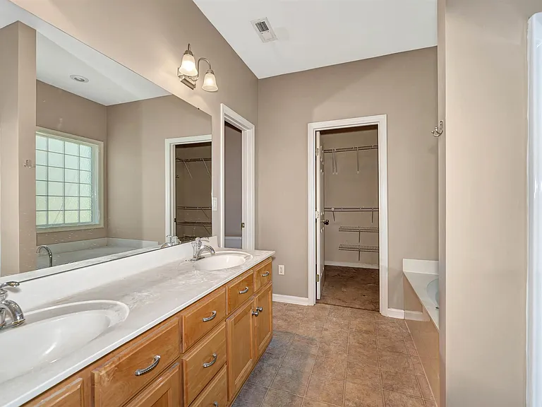 109 Dupont Cir — Photo 14