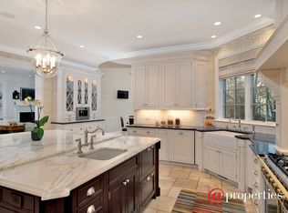 975 Pine St, Winnetka, IL 60093