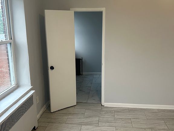 4th image of 909 Park Ave