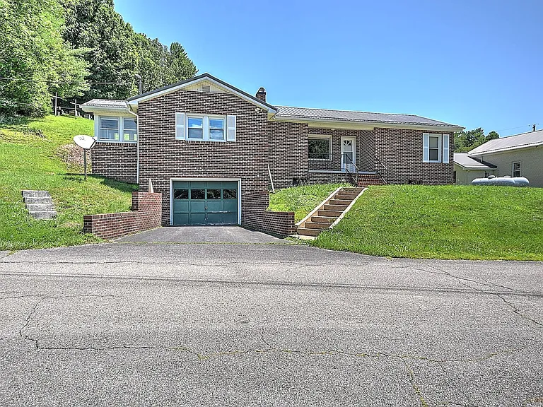 597 Clear Branch Rd — Photo 2