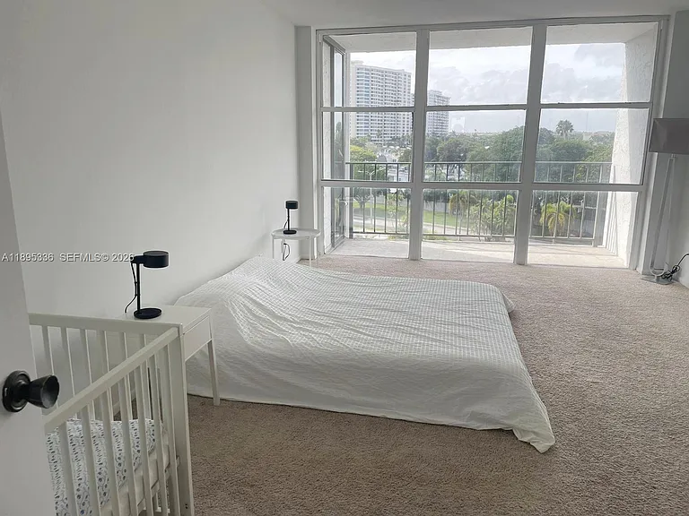 800 Parkview Dr #605 — Photo 7