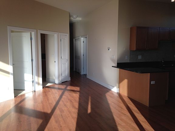 4th image of 2014 N Milwaukee Ave APT 305