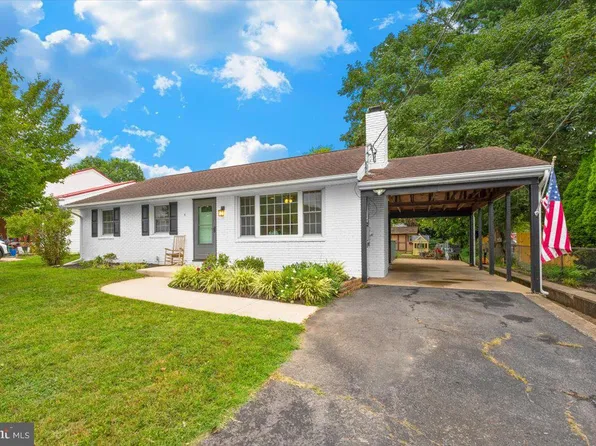 9709 Deanewood Ln, Hagerstown, MD 21740