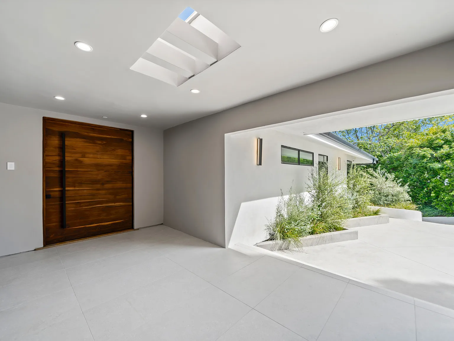 5 bed, 5.5 bath, 4193 sqft, $21,000 — Photo 3