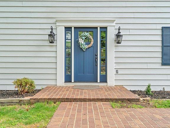 3rd image of 2704 Summit Ridge Rd
