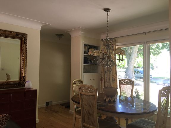 3rd image of 122 E Meldrum Cir