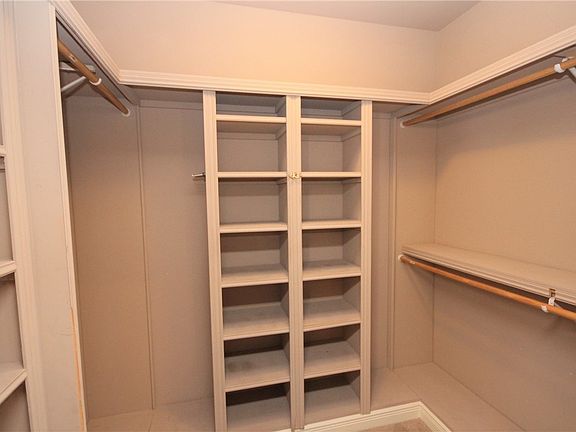 5th image of 4815 Willowridge Way