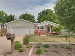 24 Geneva Ct, Bloomington, IL