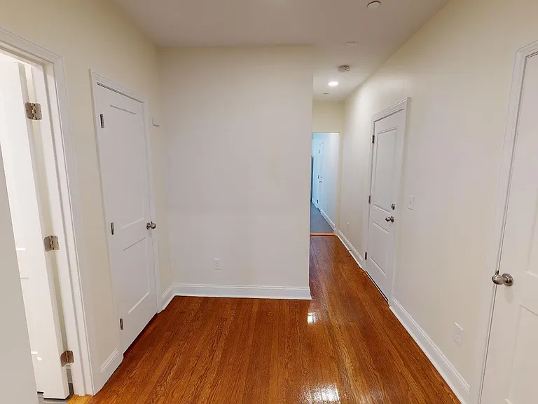 123 Sutherland Rd #1E — Photo 7