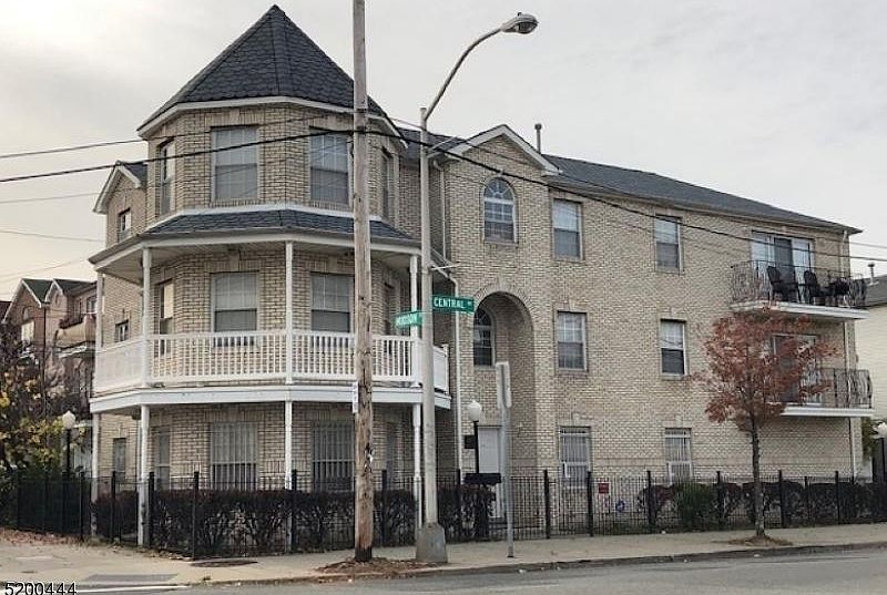 1st image of 105 Hudson St #107
