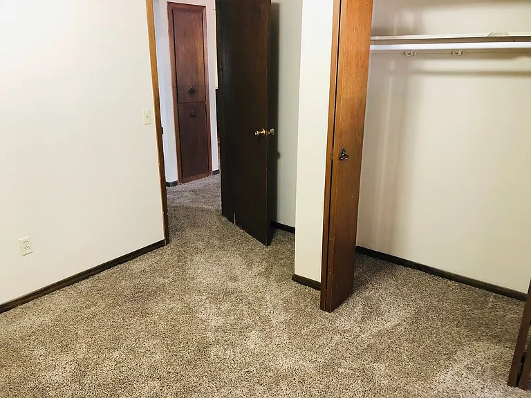 1735 3rd St SE — Photo 5