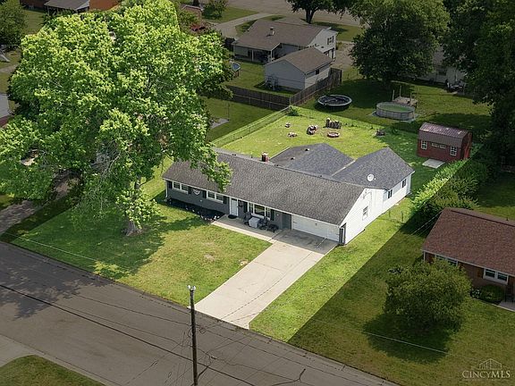 3rd image of 422 Kenwood Ln