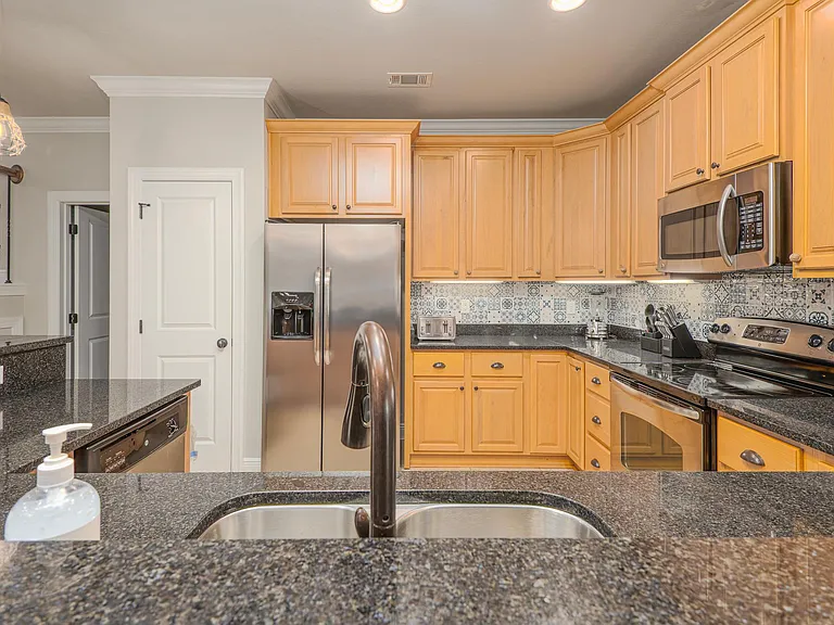 202 Kono Way — Photo 8