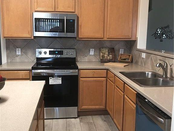 3rd image of 181 Japonica Ct