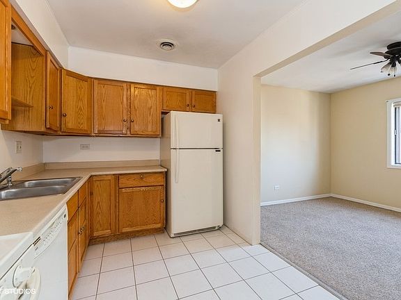 5th image of 36 W Maple Ave #36