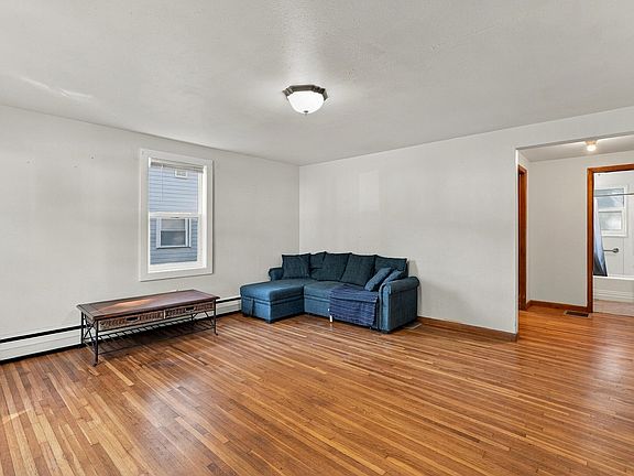 5th image of 305 Hirth Ave