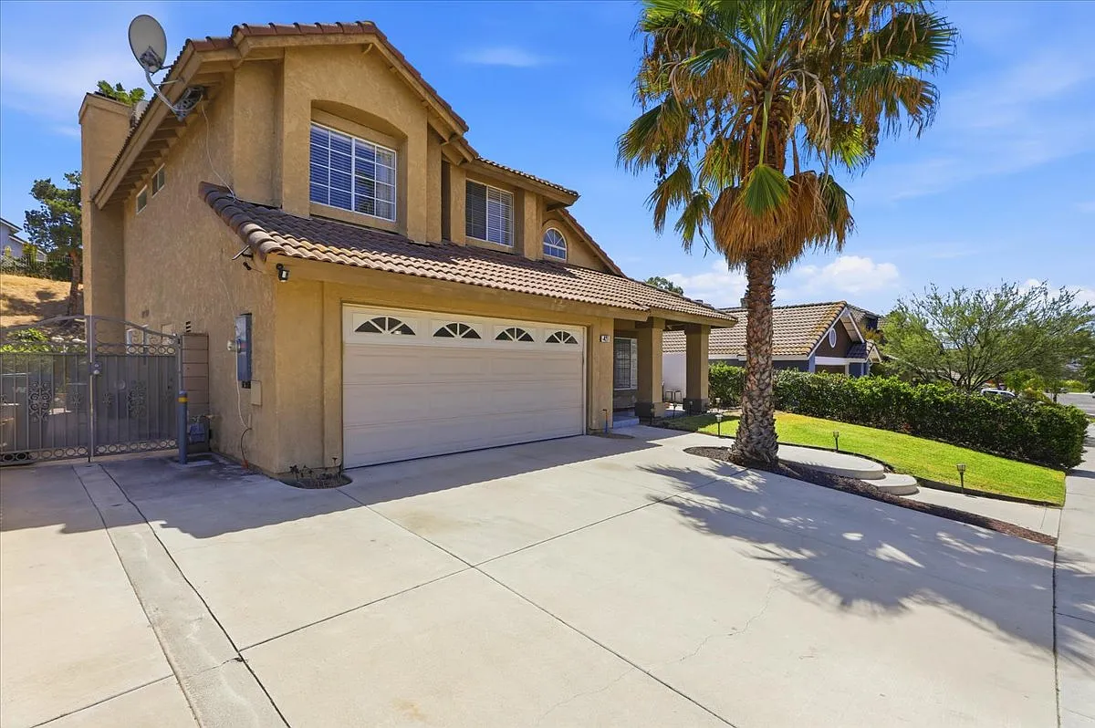3 bed, 2.5 bath, 1663 sqft, $3,795 — Photo 4