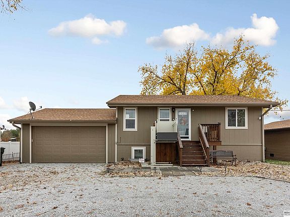 2nd image of 2024 Platteview Dr