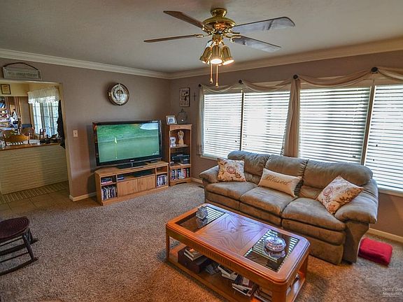5th image of 955 NE Crest Dr