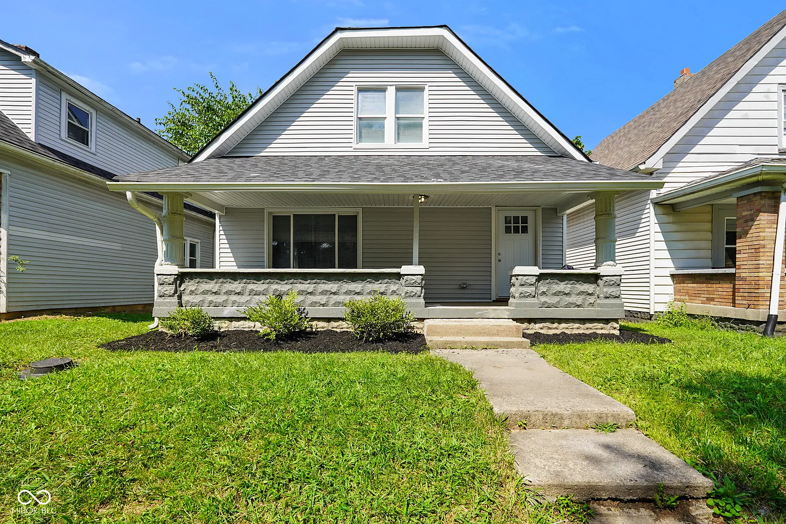 1056 N Mount St photo 1