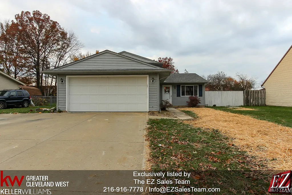 440 Carol Ln photo 1