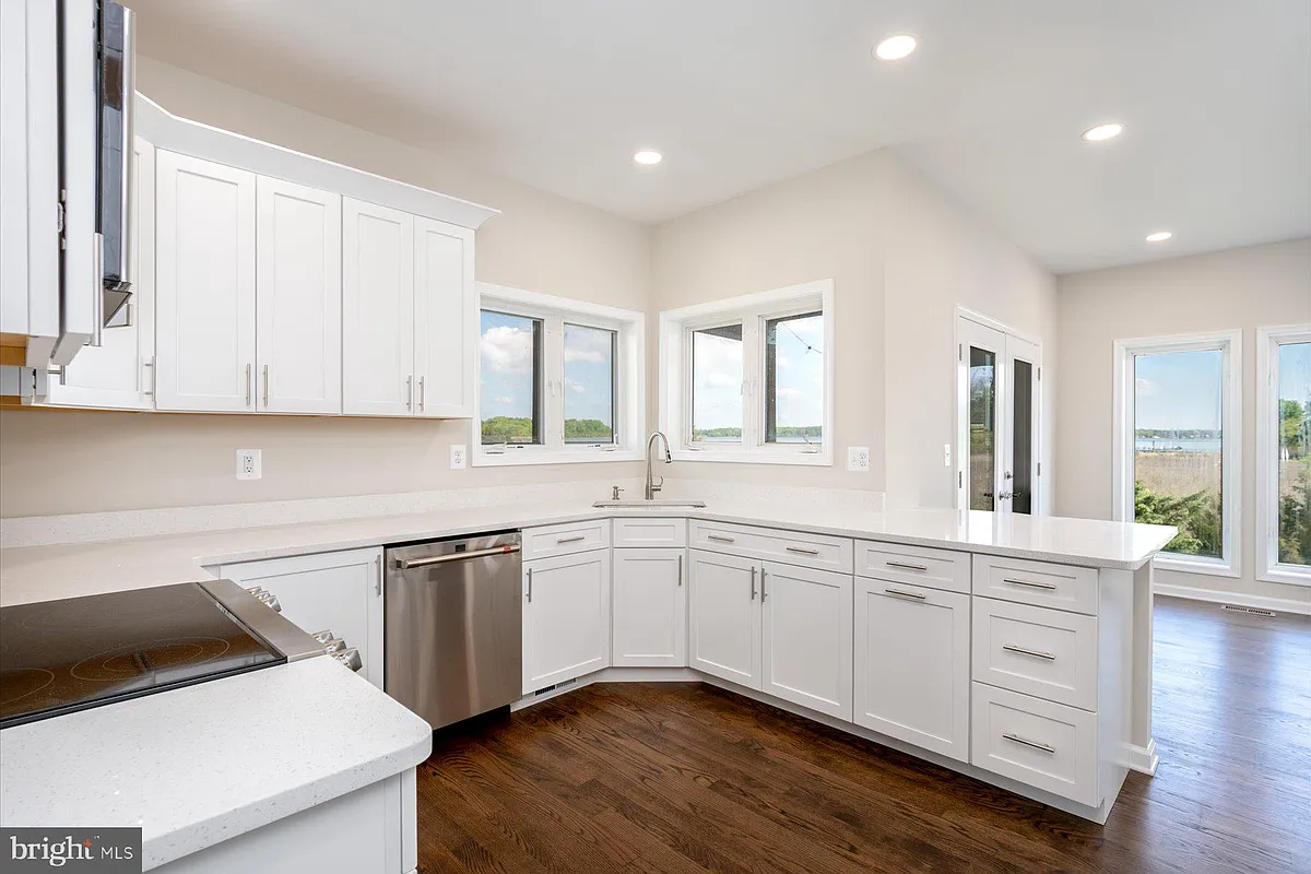 Building Photo - 1100 Paca Dr