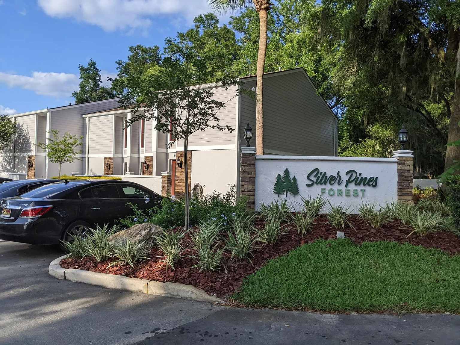 2 bed, 1.5 bath, 1206 sqft, $1,250 — Photo 2