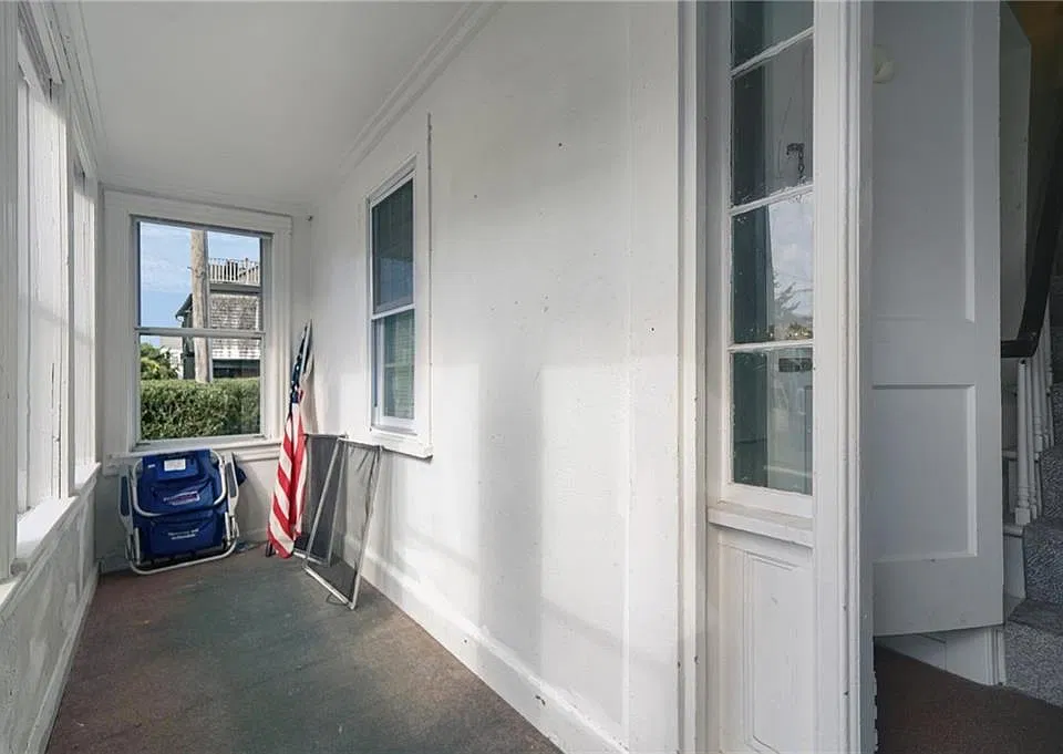 32 Houston Ave #2