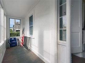 32 Houston Ave, Newport, RI