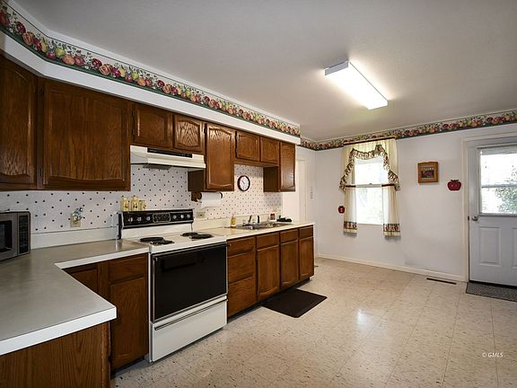 5th image of 523 E Bell St