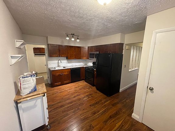 3rd image of 133 Logan Ave APT A