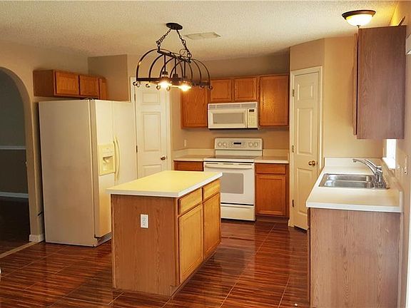 3rd image of 2765 Sweet Springs St