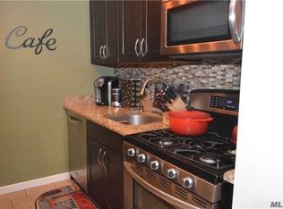 100K Lincoln Ave, Mineola, NY 11501