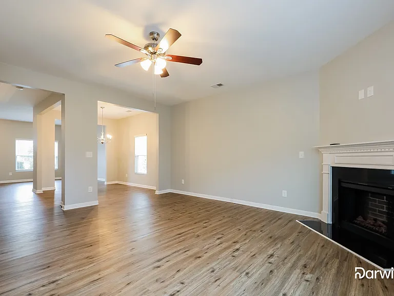 358 Lamont Ln — Photo 5